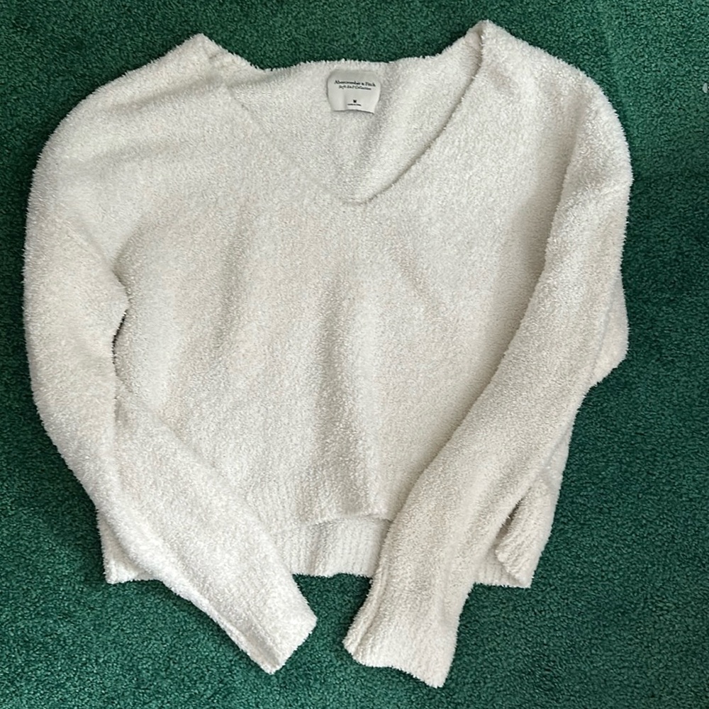 Abercrombie and Fitch Cropped Sweater (Size M)